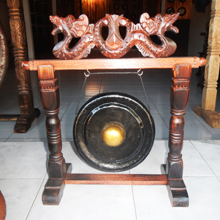 Balishine: Your natural source of indonesian handicraft presents in its Various collection the Decorative Gong:412TOR608284:This decorative gong is a handicraft of Bali made from mahogany wood with brass.  