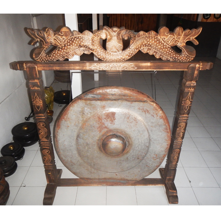 Balishine: Your natural source of indonesian handicraft presents in its Various collection the Decorative Gong:412TOR608289:This decorative gong is a handicraft of Bali made from mahogany wood with brass.  