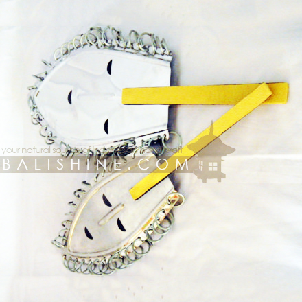 Balishine: Your natural source of indonesian handicraft presents in its Various collection the Jumbe Shaker:412MIK606980:This jumbe shaker is made from metal.  Custom design possible.