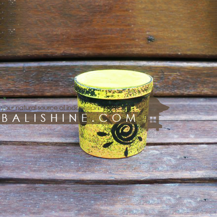 Balishine: Your natural source of indonesian handicraft presents in its Various collection the Klaxon:412SLM606053:This klaxon is produced in Indonesia and made from PVC.   Mix color