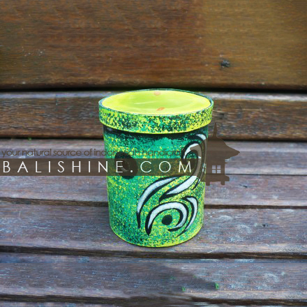 Balishine: Your natural source of indonesian handicraft presents in its Various collection the Klaxon:412SLM606054:This klaxon is produced in Indonesia and made from PVC.   Mix color