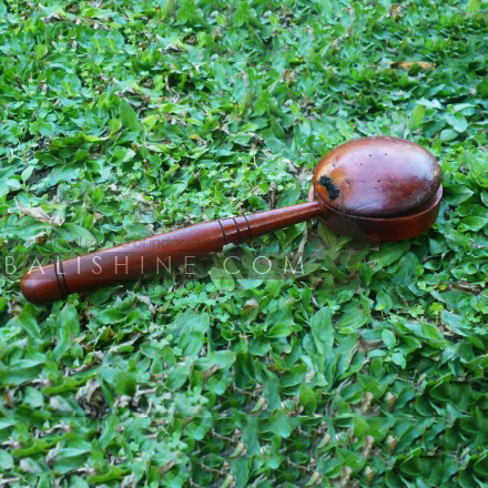 Balishine: Your natural source of indonesian handicraft presents in its Various collection the Maracas:412CIK605758:This maracas is produced in Bali made from wood.  Same as picture