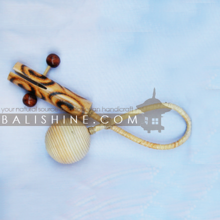 Balishine: Your natural source of indonesian handicraft presents in its Various collection the Natural Maracas:412CIK606723:This maracas is a handicraft of Bali made from bamboo with rottan.  