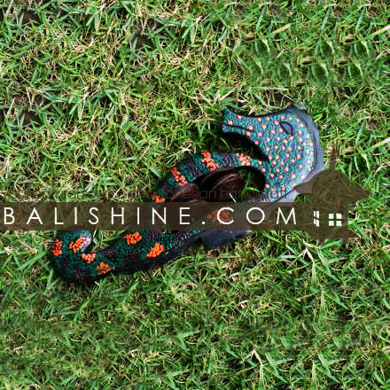 Balishine: Your natural source of indonesian handicraft presents in its Various collection the Rattle Hyppocampe:412CIK603550:This ratlle is a handicraft of Bali made from painting plywood.  Mix color