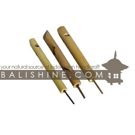 Balishine: Your natural source of indonesian handicraft presents in its Various collection the Whistle:412CIK602418:This whistle is a handicraft of Bali made from bamboo.  20 pieces per pack.