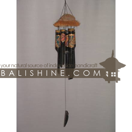 Balishine: Your natural source of indonesian handicraft presents in its Various collection the Windchimes:412ALA604990:This windchimes is a handicraft of Bali made from bambou with batik and coconut  Same as picture