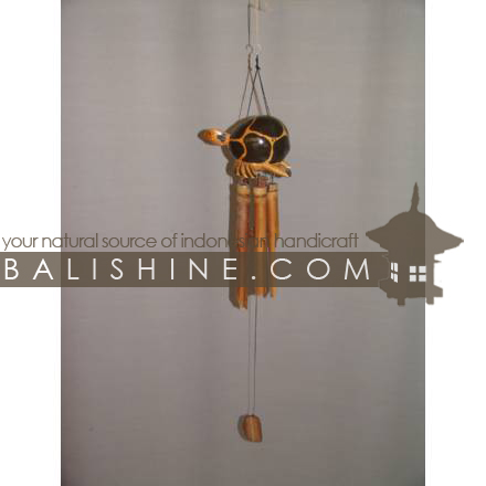 Balishine: Your natural source of indonesian handicraft presents in its Various collection the Windchimes:412ALA604994:This turtle windchimes is a handicraft of Bali made from painted coconut and bambou.  Same as picture
