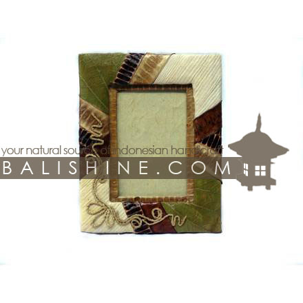 Balishine: Your natural source of indonesian handicraft presents in its Various collection the Photo Frame:45BIP19977:This photo frame  is produced in Bali made from 7 different  exotic leaf.  