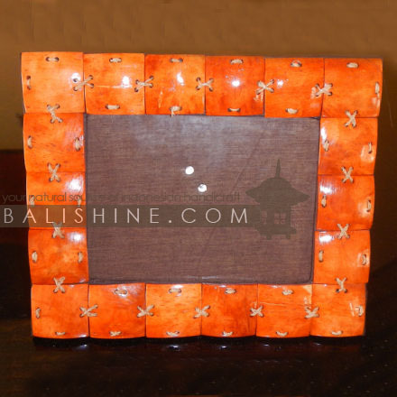 Balishine: Your natural source of indonesian handicraft presents in its Various collection the Photo Frame :45HIN196834:This photo frame is made from MDF wood with coconut shell finishing.  photo 2R