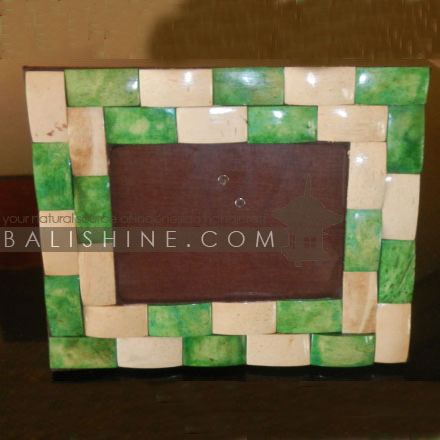 Balishine: Your natural source of indonesian handicraft presents in its Various collection the Photo Frame :45HIN196835:This photo frame is made from MDF wood with coconut shell finishing.  photo 2R