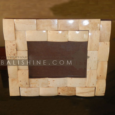Balishine: Your natural source of indonesian handicraft presents in its Various collection the Photo Frame :45HIN196839:This photo frame is made from MDF wood with coconut shell finishing.  photo 2R