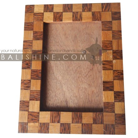 Balishine: Your natural source of indonesian handicraft presents in its Various collection the Photo Frame :45HIN197774:This photo frame is made from MDF wood with natural coconut shell mosaic finishing. Size 3R.  Other size and design, please contact us.