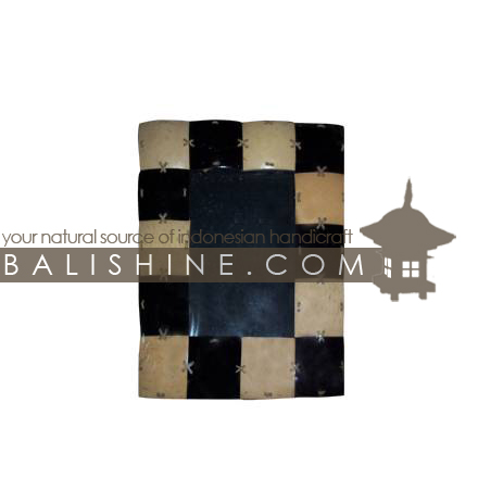 Balishine: Your natural source of indonesian handicraft presents in its Various collection the Photo Frame Set Of 3:45JAS192981:This set of 3 photos frame  is produced in Bali made from coconut.  Natural and black color
