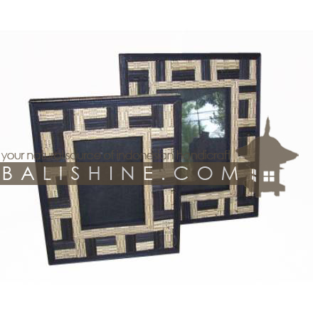 Balishine: Your natural source of indonesian handicraft presents in its Various collection the Photo Frame Set Of 3:45JAS193008:This set of 3 photos frame  is produced in Bali made from coconut.  Black and white color