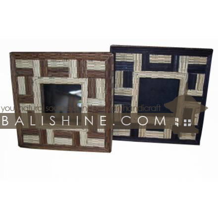 Balishine: Your natural source of indonesian handicraft presents in its Various collection the Photo Frame Set Of 3:45JAS193009:This set of 3 square photos frame  is produced in Bali made from coconut.  Black and white color or chocolate and white color