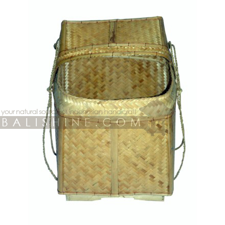 Balishine: Your natural source of indonesian handicraft presents in its Various collection the Offering Basket:421SRG5569:This offering basket is a handicraft of Bali made from bamboo.  Same as picture